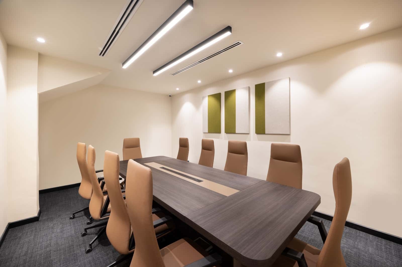 How to Choose the Right Meeting Room for Your Business Needs in Dubai